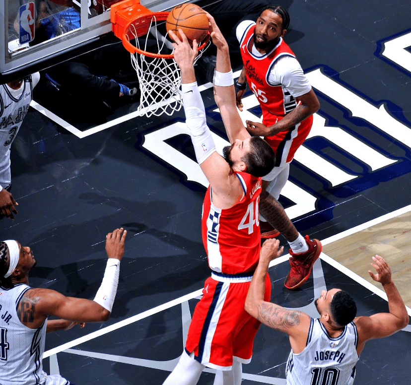 爱游戏-哈登连续二十场比赛得分超过赛况扑朔迷离，热火挑战极限！-爱游戏