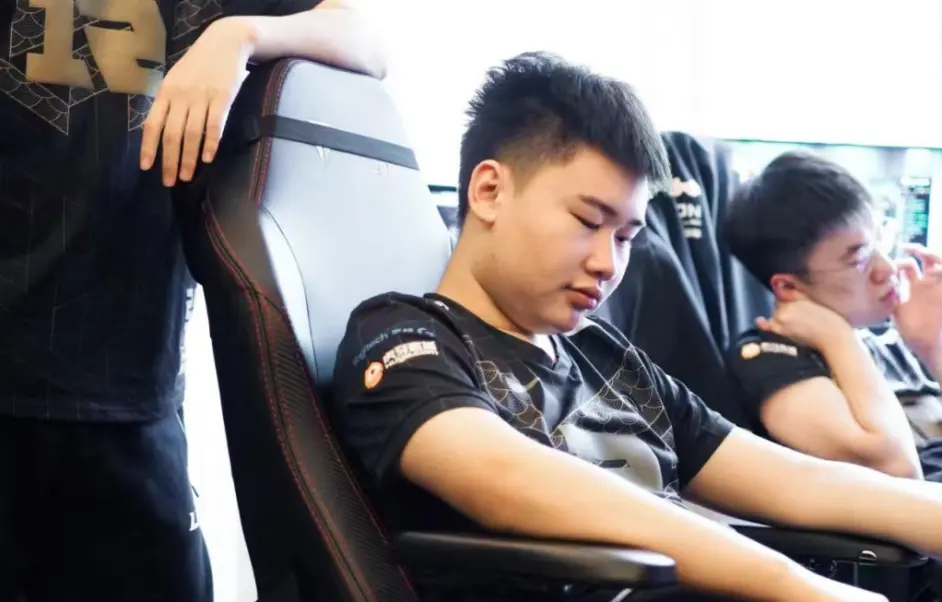 ayx-科维托娃遭遇五连败，RNG教练面临压力！-ayx