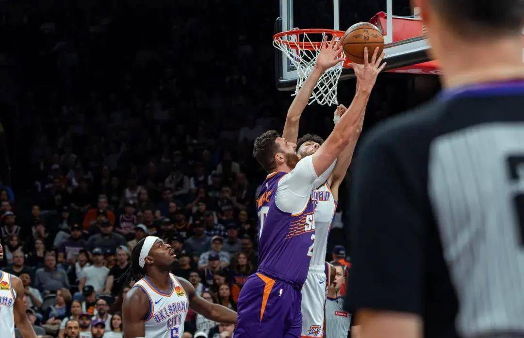 爱游戏APP-逆转之夜！太阳最后时刻连续得分取胜，软件是一实现.-爱游戏APP